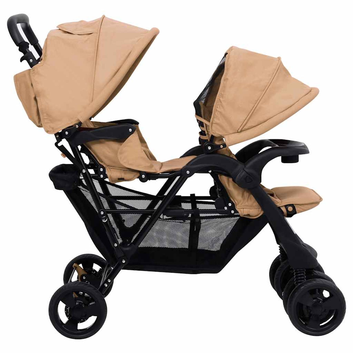 Ein beigefarbener Doppelkinderwagen mit schwarzem Rahmen. Er hat zwei Verdecke, Sitze und einen Aufbewahrungskorb. Die Räder sind schwarz.