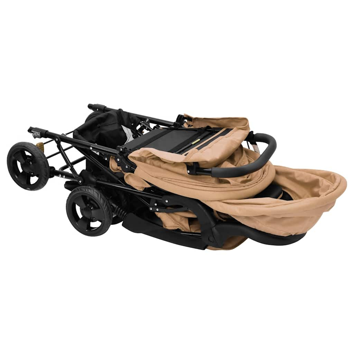 Ein zusammengeklappter Kinderwagen, schwarzer Rahmen mit beigem Stoff. Schwarze Räder links. Griff und Sitz sind sichtbar, zusammengeklappt.