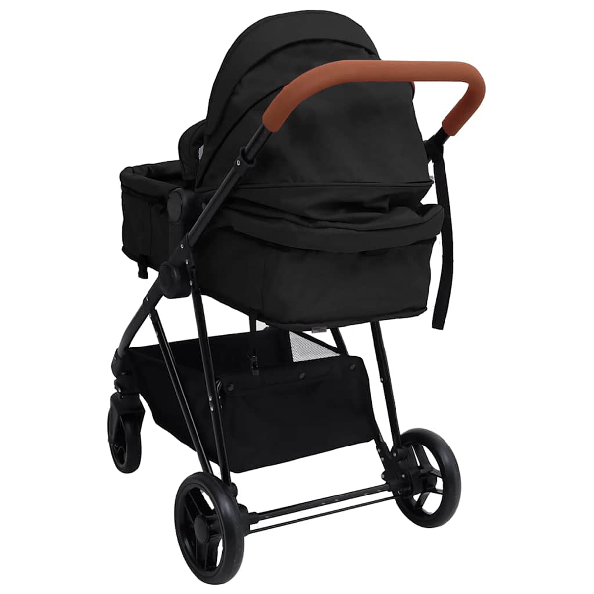 Ein schwarzer Kinderwagen mit braunem Griff. Er hat ein Verdeck, Stauraum und vier Räder. Der Rahmen ist schwarz, der Hintergrund weiß.
