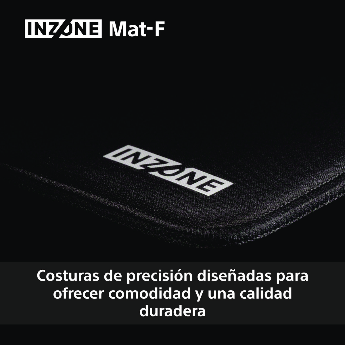 Tapis de souris noir INZONE Mat-F avec logo blanc. Coutures de précision visibles. Texte en bas : conçu pour le confort et la qualité.
