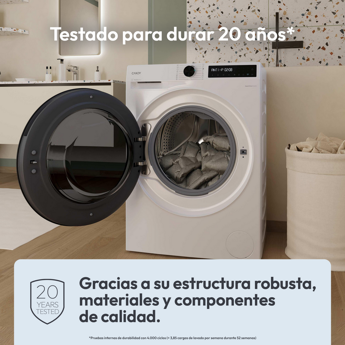 Biała pralka z otwartymi czarnymi drzwiami. Po prawej stronie kosz na pranie. Tekst mówi: 'Testowane przez 20 lat'.