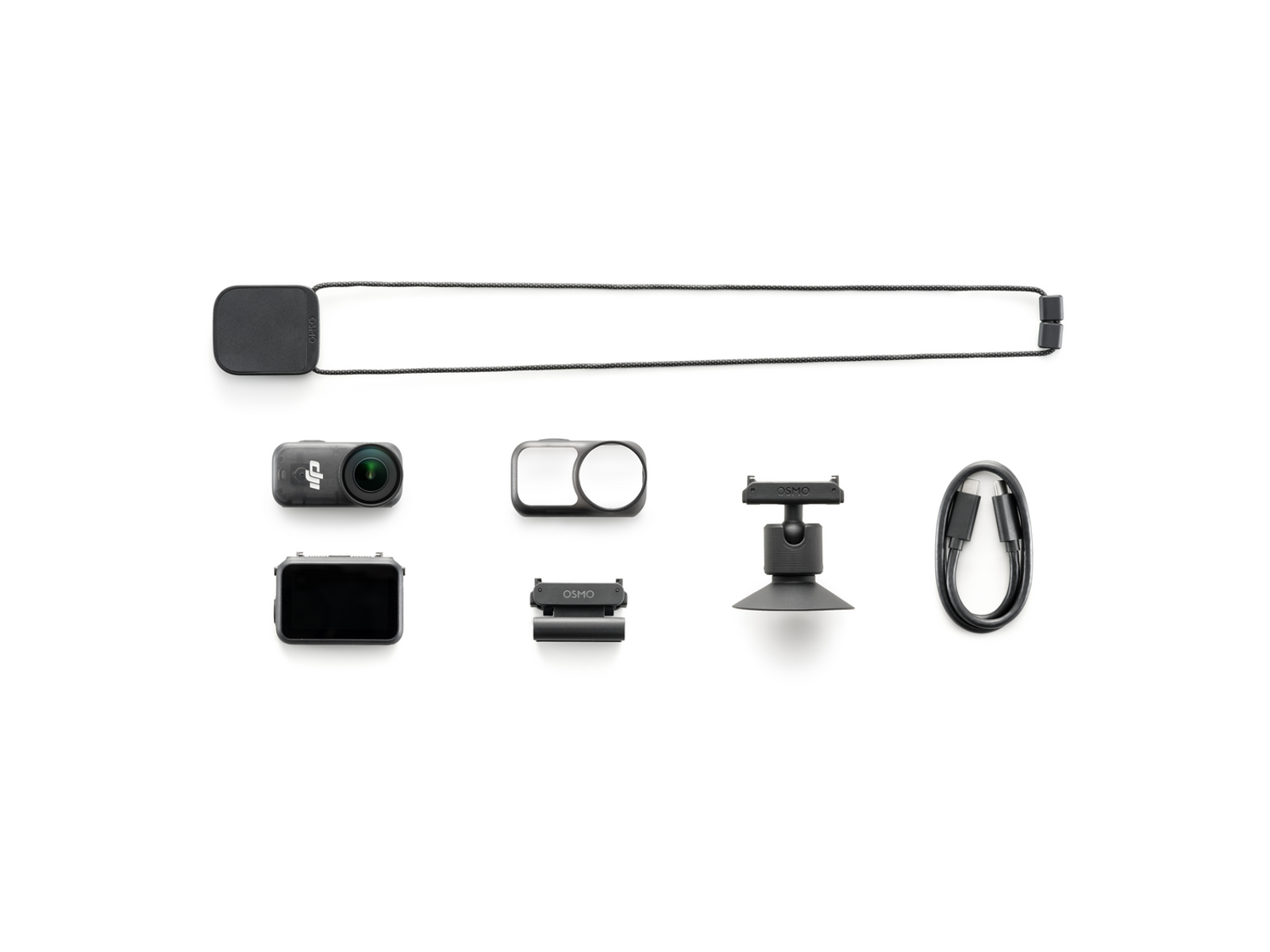 Zestaw kamery DJI Osmo na białym tle. Zawiera kamerę, ekran, osłonę obiektywu, statyw, sznurek i kabel USB.