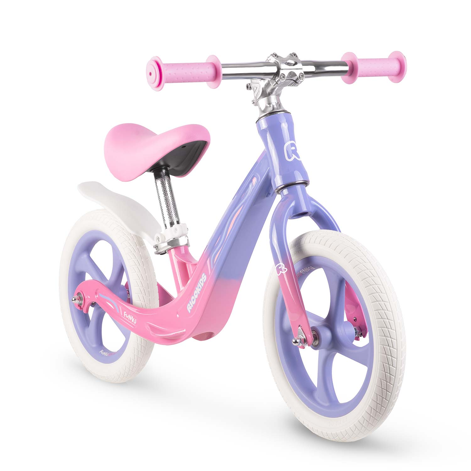 Różowo-fioletowy rowerek biegowy dla dzieci. Ma białe opony, różową kierownicę, różowe siodełko i biały błotnik.
