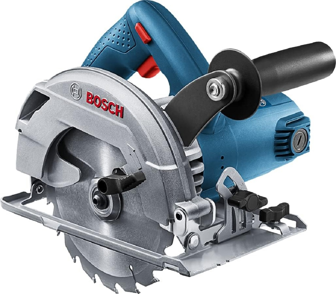 Gümüş renkli bıçağı, mavi sapı ve siyah tutacağı olan bir Bosch daire testere. 'BOSCH' markası kırmızı renkte görünüyor.