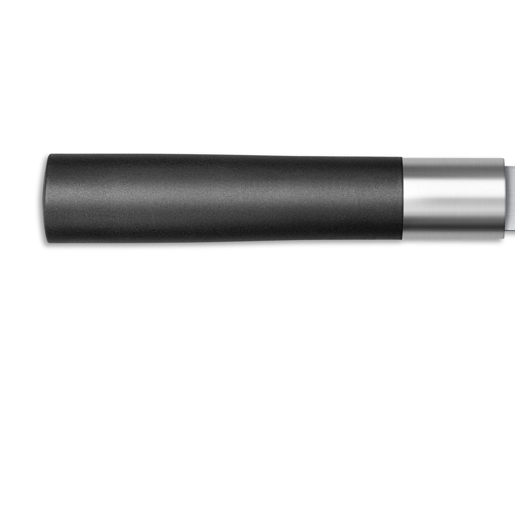 Zbliżenie noża. Czarny uchwyt ze srebrną opaską spotyka się ze srebrnym ostrzem. Białe tło.