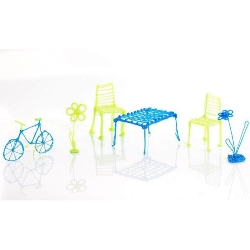 Colección de modelos de alambre: bicicleta, flores, sillas y mesa, todo en azul y verde, sobre fondo blanco.