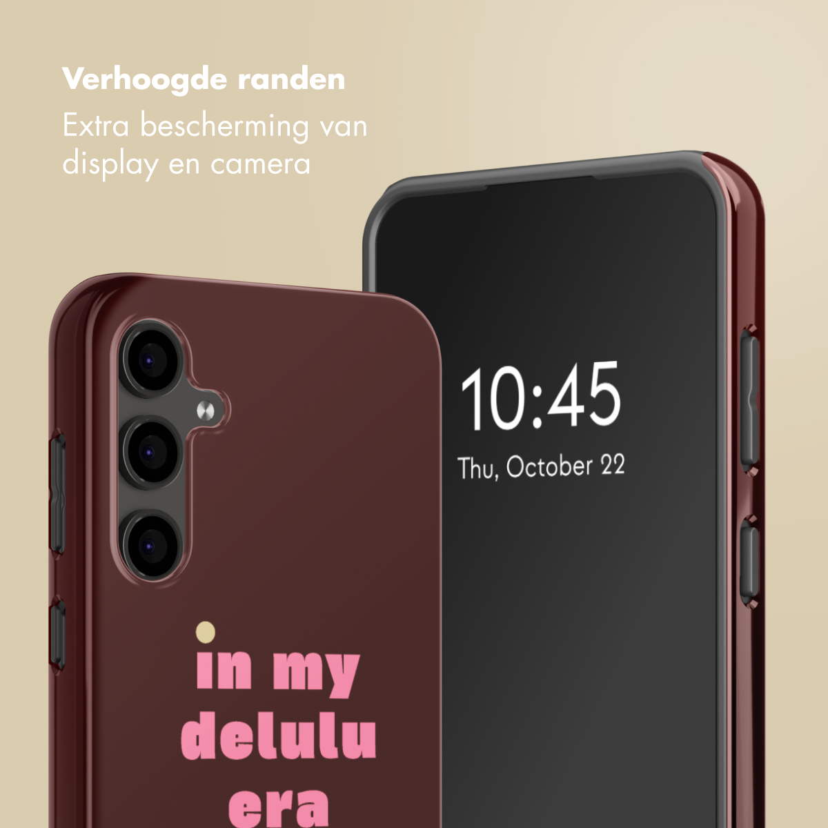 Deux smartphones côte à côte, un bordeaux avec le texte "in my delulu era" et l'autre affichant l'heure 10h45, le 22 octobre.