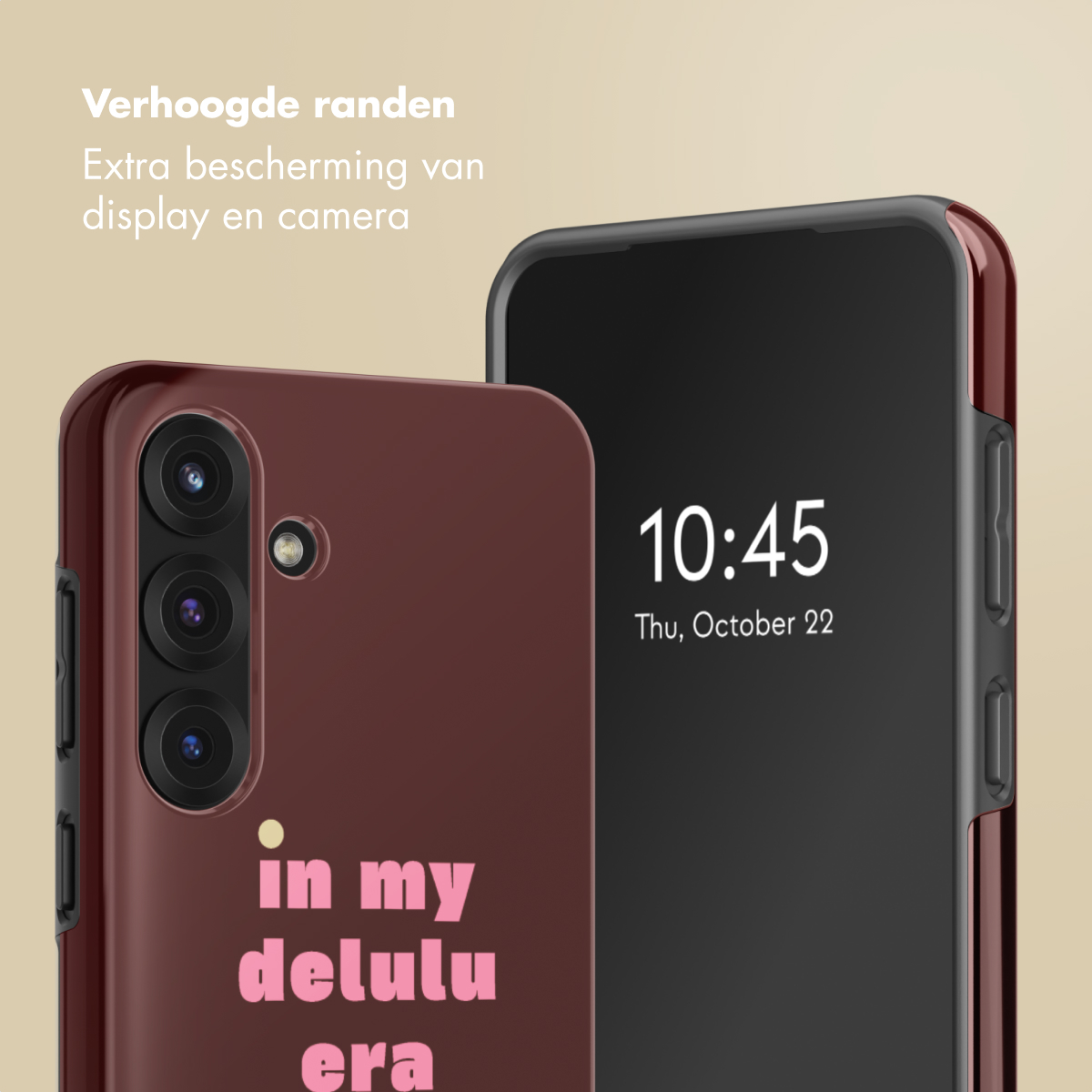 Deux smartphones sont affichés. L'un est dans un étui marron avec du texte. L'écran de l'autre téléphone affiche l'heure et la date.