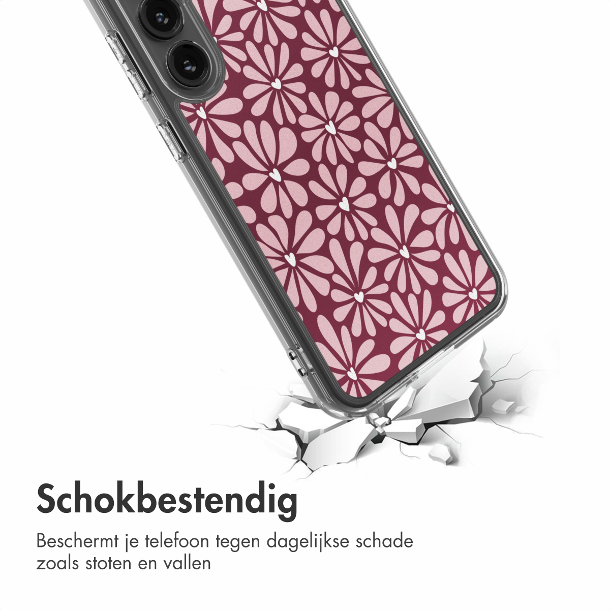 Een telefoonhoesje met bloemenpatroon wordt getoond terwijl het een oppervlak breekt. De hoes is transparant met roze bloemen en een bordeauxrode achtergrond.