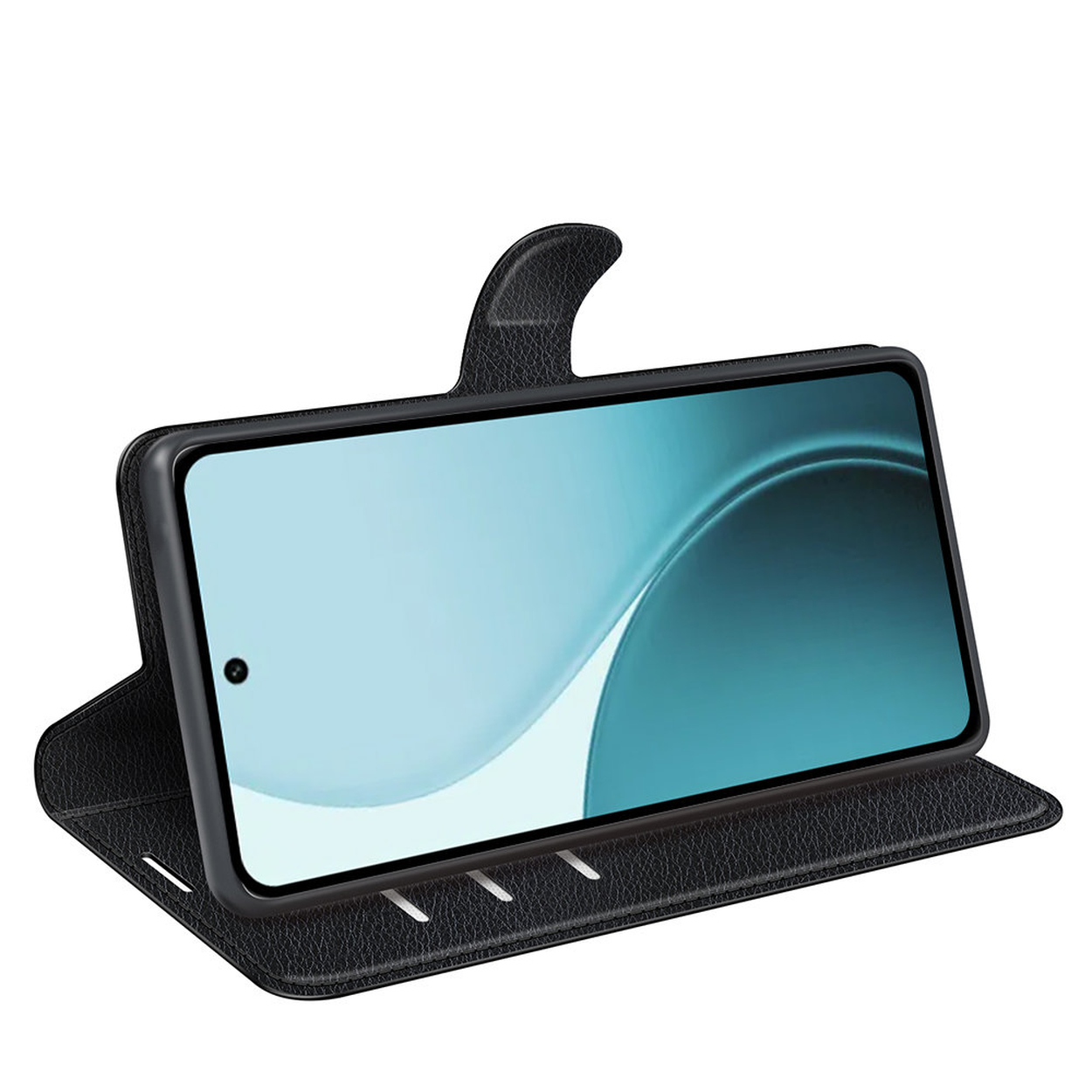 Zwarte leren telefoonhoes met een telefoon erin. Het telefoonscherm toont een lichtblauwe gradiënt. De hoes is open en schuin.