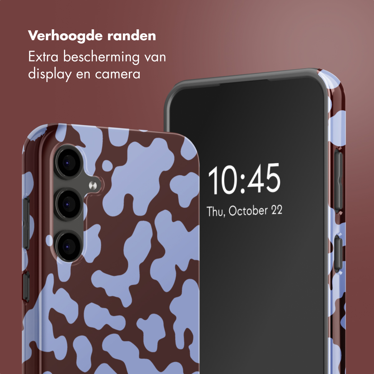 Due smartphone con custodie decorate. Uno mostra l'ora: 10:45, gio. 22 ottobre. Le custodie hanno macchie marroni e azzurre.