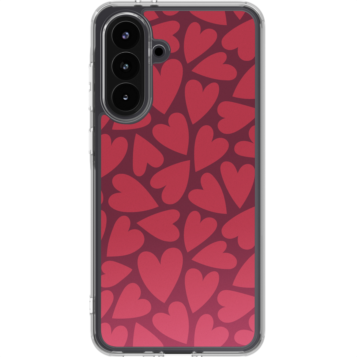 Een telefoonhoesje met een rood hartjespatroon op een bordeauxrode achtergrond en een drievoudige cameramodule aan de zijkant.