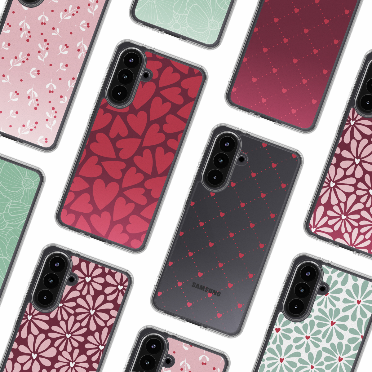 Meerdere telefoonhoesjes met verschillende ontwerpen. De hoesjes bevatten harten, bloemen en andere patronen. De hoesjes hebben transparante randen.