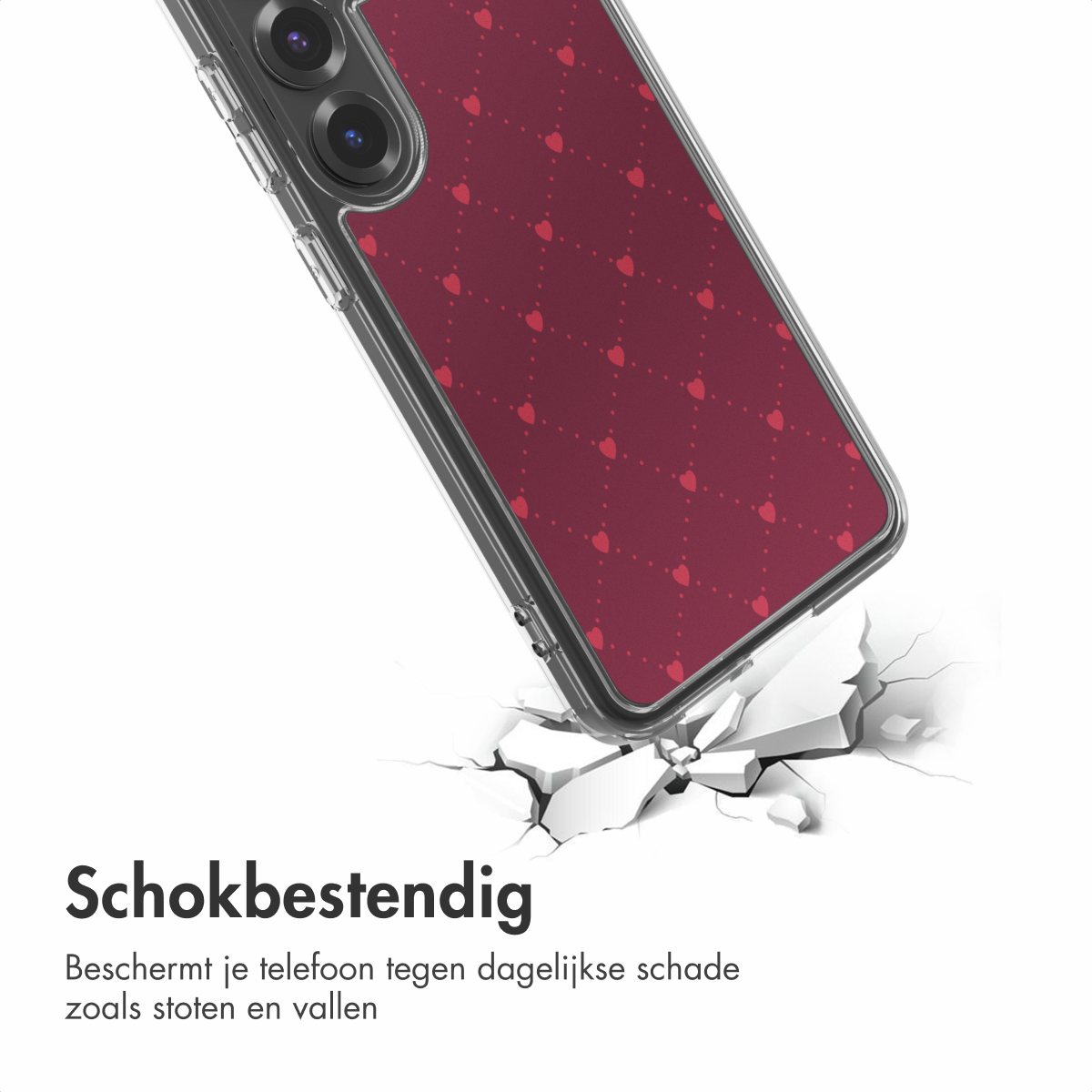 Telefoonhoesje met hartjespatroon, gebarsten grond. Transparante hoes toont camera's. Tekst 'Schokbestendig'.