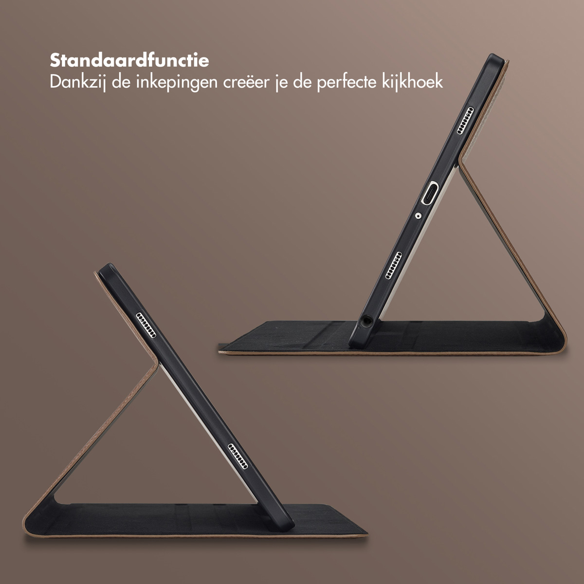 Twee tablethoesjes staan open, opgesteld. Ze zijn zwart met een bruin interieur, tegen een bruine achtergrond. Tekst staat bovenaan.