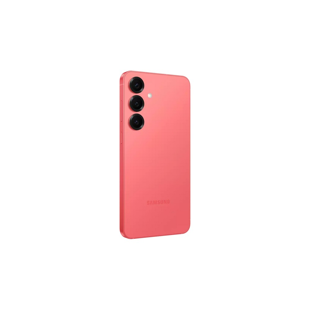 Een koraalkleurige Samsung-telefoon met drie cameralenzen aan de achterkant. Het Samsung-logo is zichtbaar. De achtergrond is wit.
