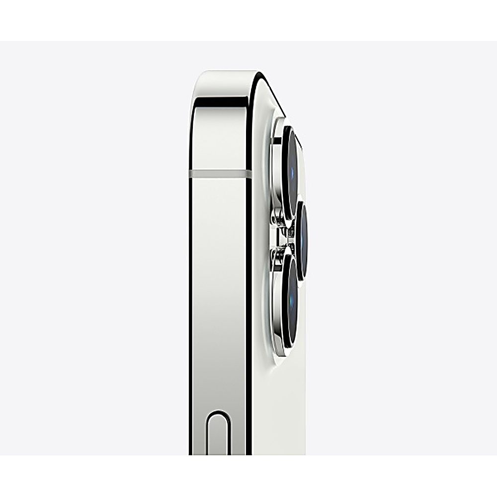 Vista de cerca de un iPhone plateado. Las lentes de la cámara son visibles en el lateral. El teléfono está sobre un fondo blanco.