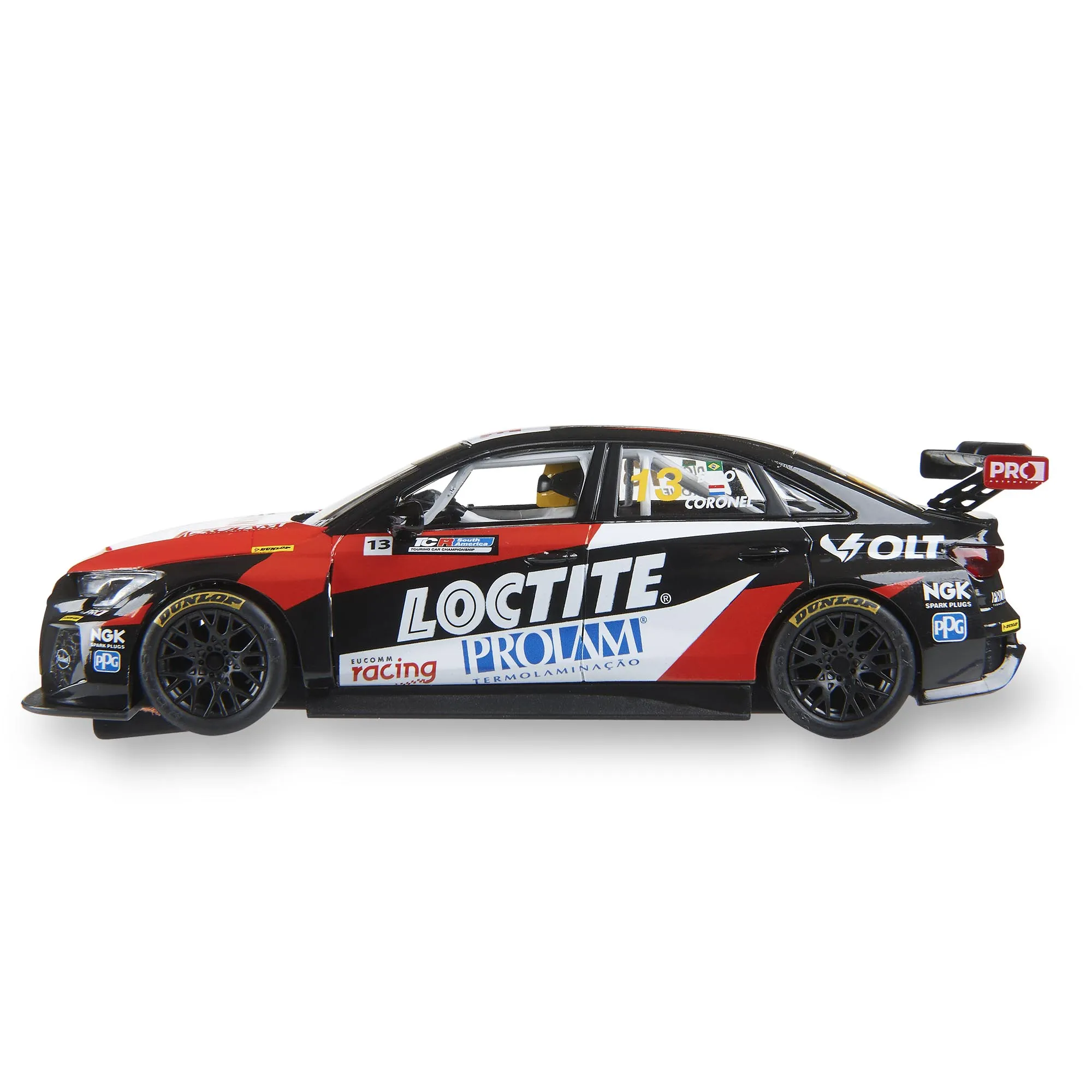 Un modelo de coche de carreras negro, rojo y blanco con logotipos de patrocinadores, el número 13 y un piloto. El fondo es blanco.