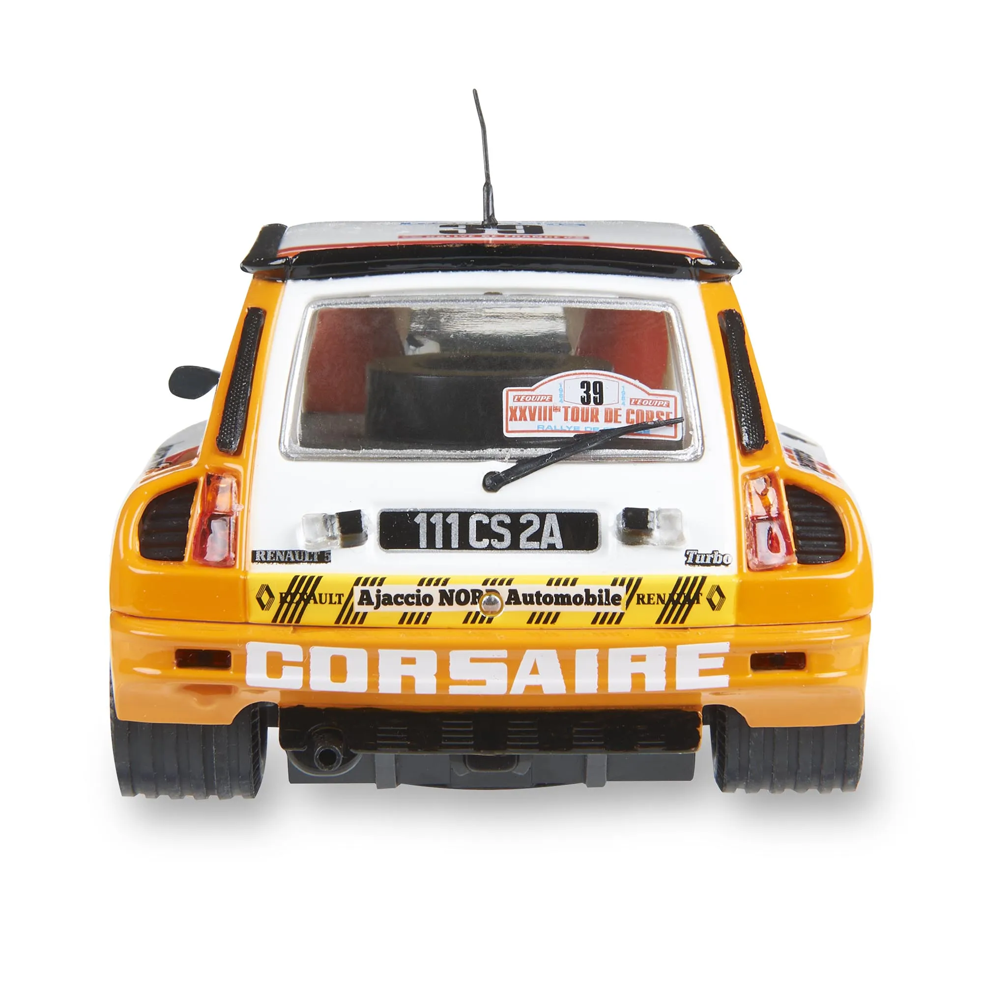 Un modelo de coche de juguete, naranja y blanco, con el número 39 y 'CORSAIRE' en la parte trasera, y una antena negra.