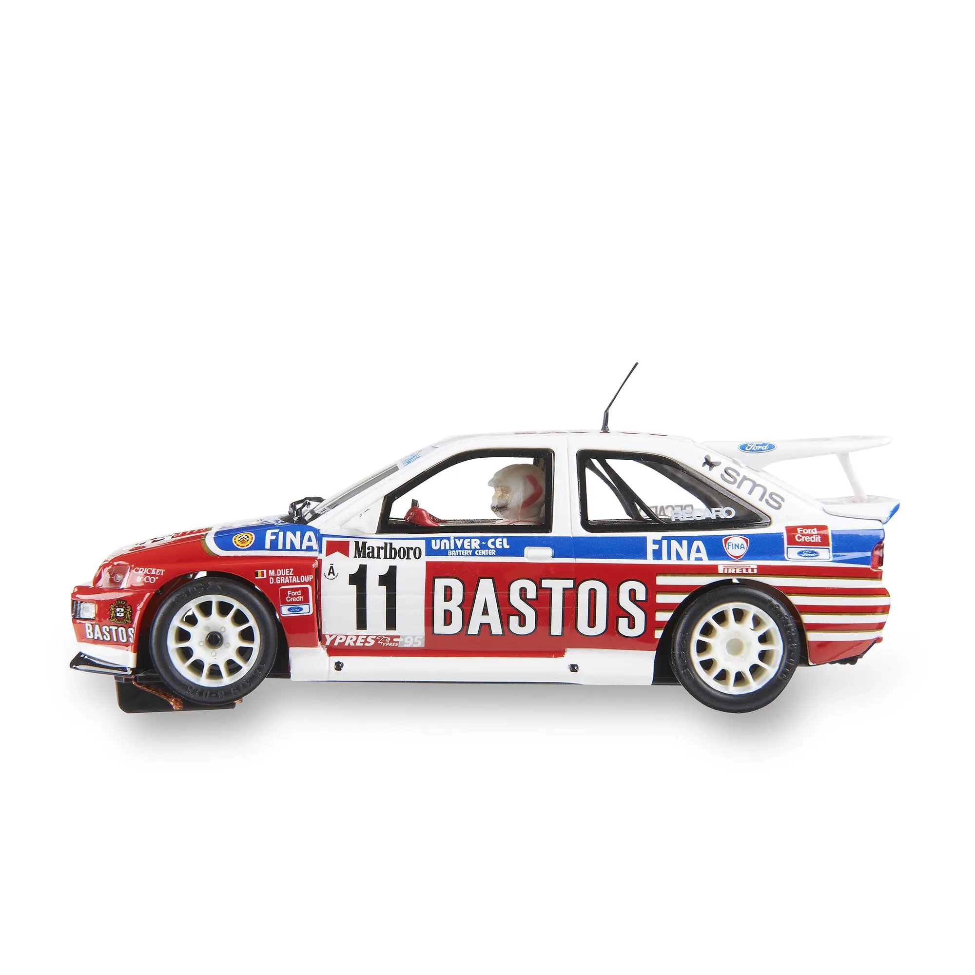 Un coche de carreras blanco, rojo y azul con el número 11 y la palabra BASTOS. Tiene logotipos de patrocinadores y un alerón.