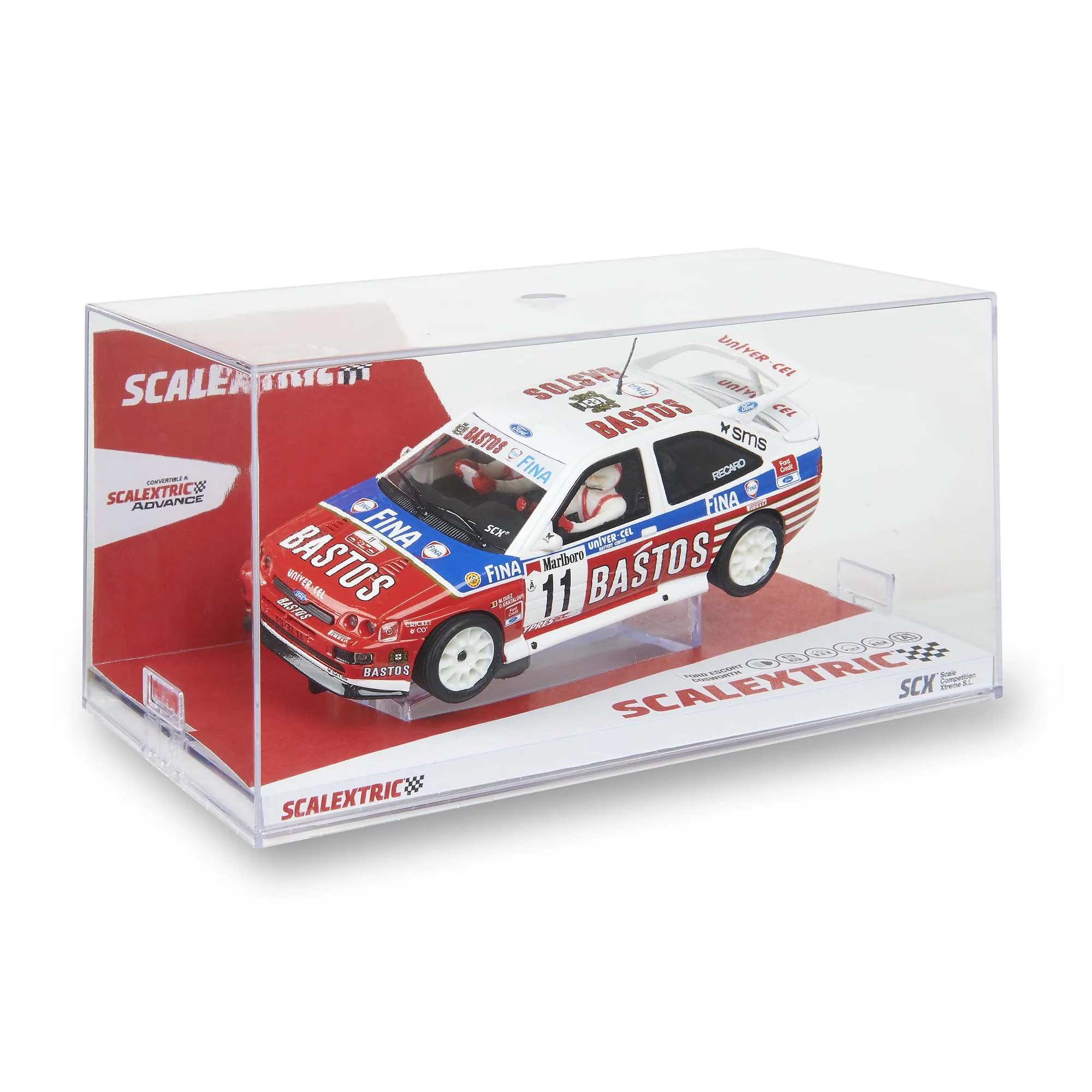 Un modelo de coche de carreras en una vitrina transparente. El coche es rojo, blanco y azul con logos de patrocinadores y el número 11.
