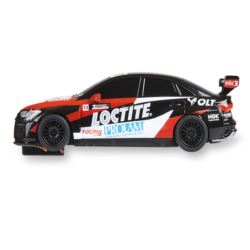 Un coche de carreras negro, rojo y blanco con el logotipo de Loctite. Tiene un alerón y el número 13. El coche está sobre un fondo blanco.