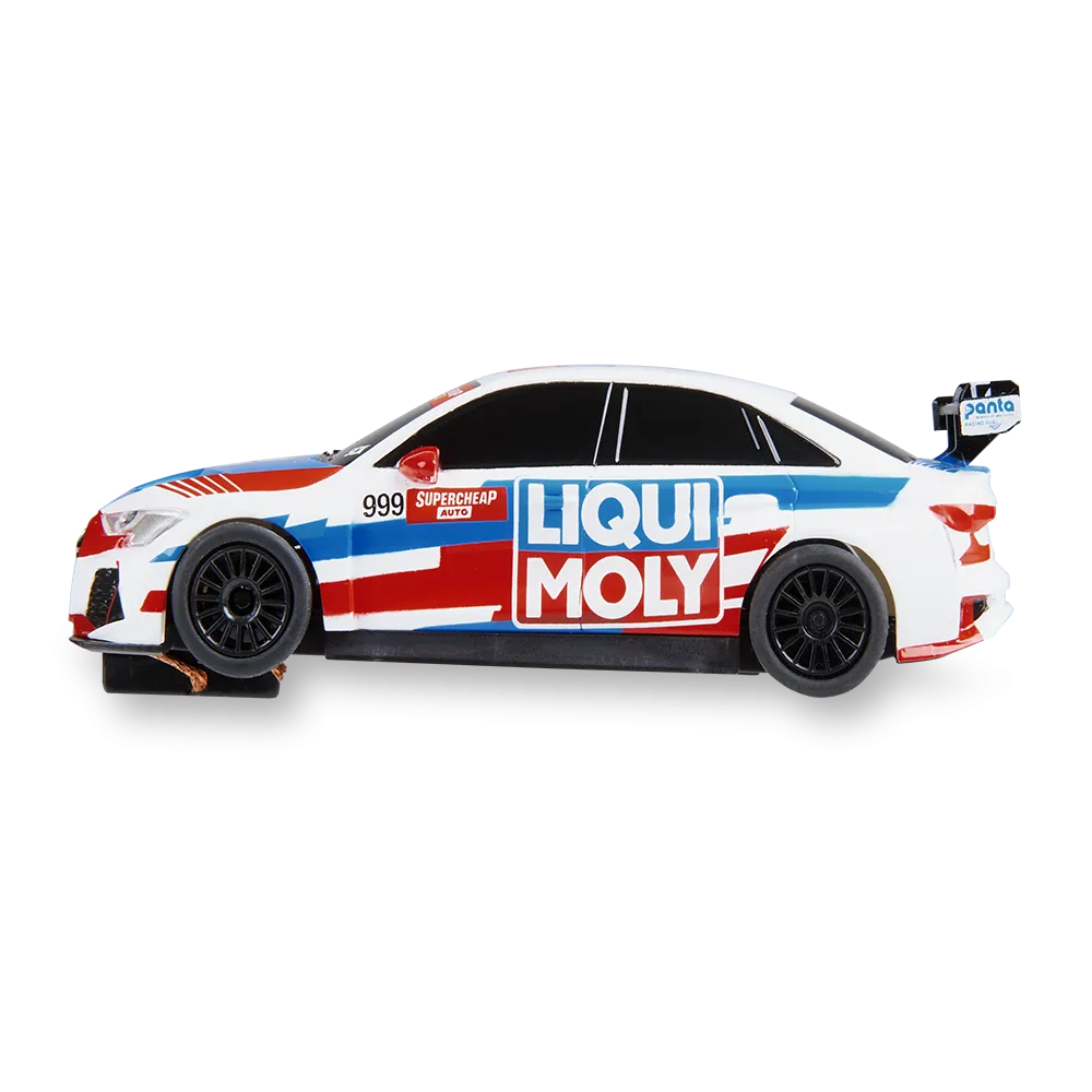 Un coche de carreras blanco con rayas rojas y azules y el logotipo de Liqui Moly. El coche tiene ruedas negras y un alerón trasero.