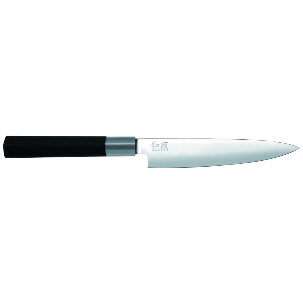 Ein professionelles Küchenmesser mit schwarzem Griff und silberner Klinge, horizontal auf weißem Hintergrund positioniert.