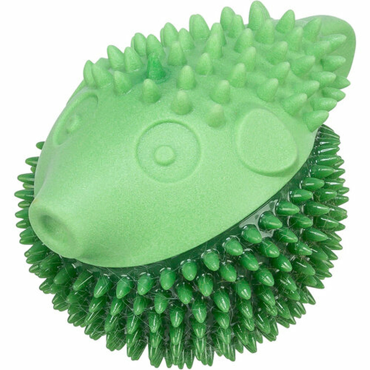 Un giocattolo verde e appuntito per cani a forma di riccio. Il giocattolo ha un corpo rotondo con numerose punte verdi. La testa ha dettagli di occhi e naso.