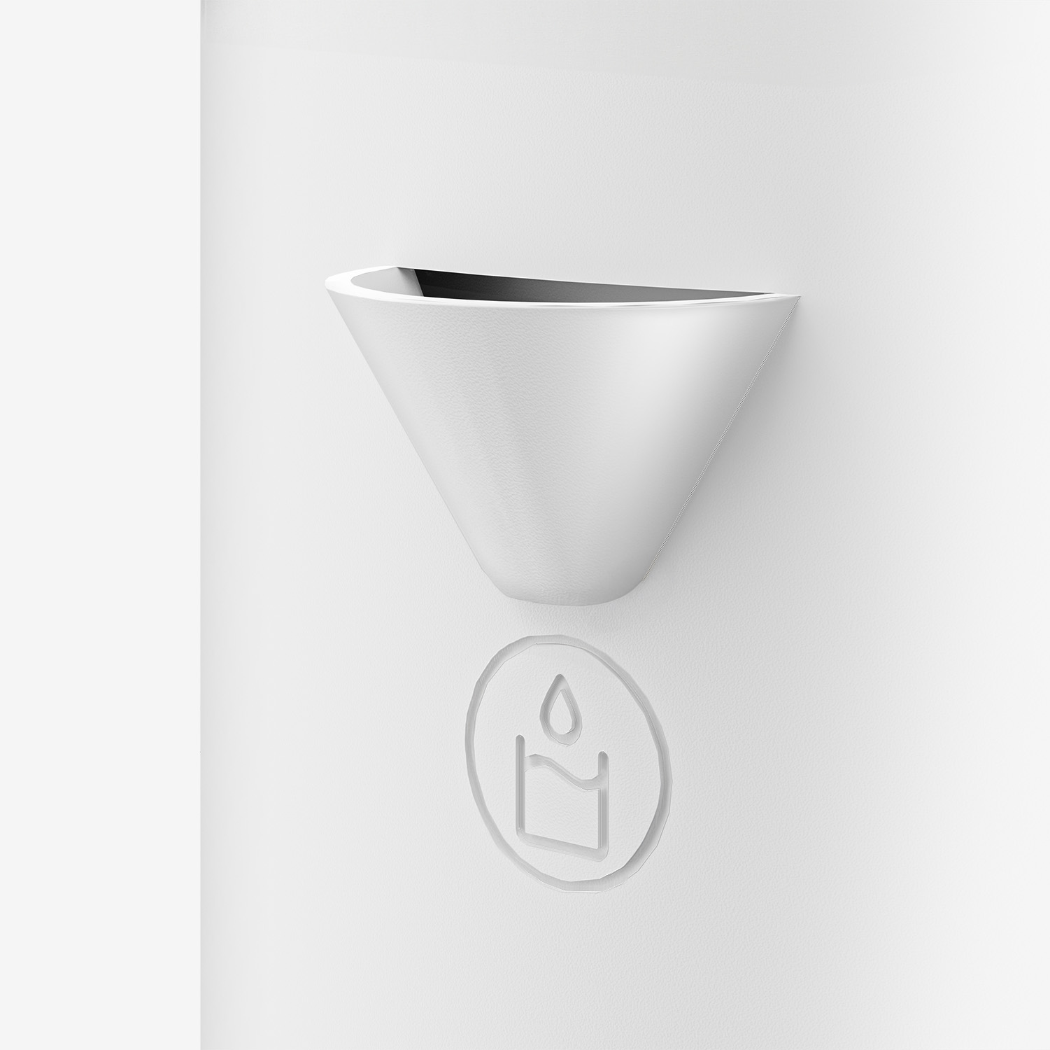 Ein weißer, an der Wand befestigter Kerzenhalter mit einem Kerzensymbol darunter. Der Halter hat eine konische Form mit schwarzem Innenraum.
