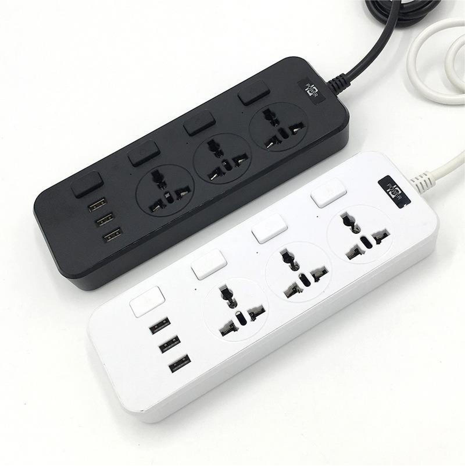 Zwei schwarze und weiße Steckdosenleisten mit mehreren Steckdosen und USB-Anschlüssen liegen auf weißem Untergrund.