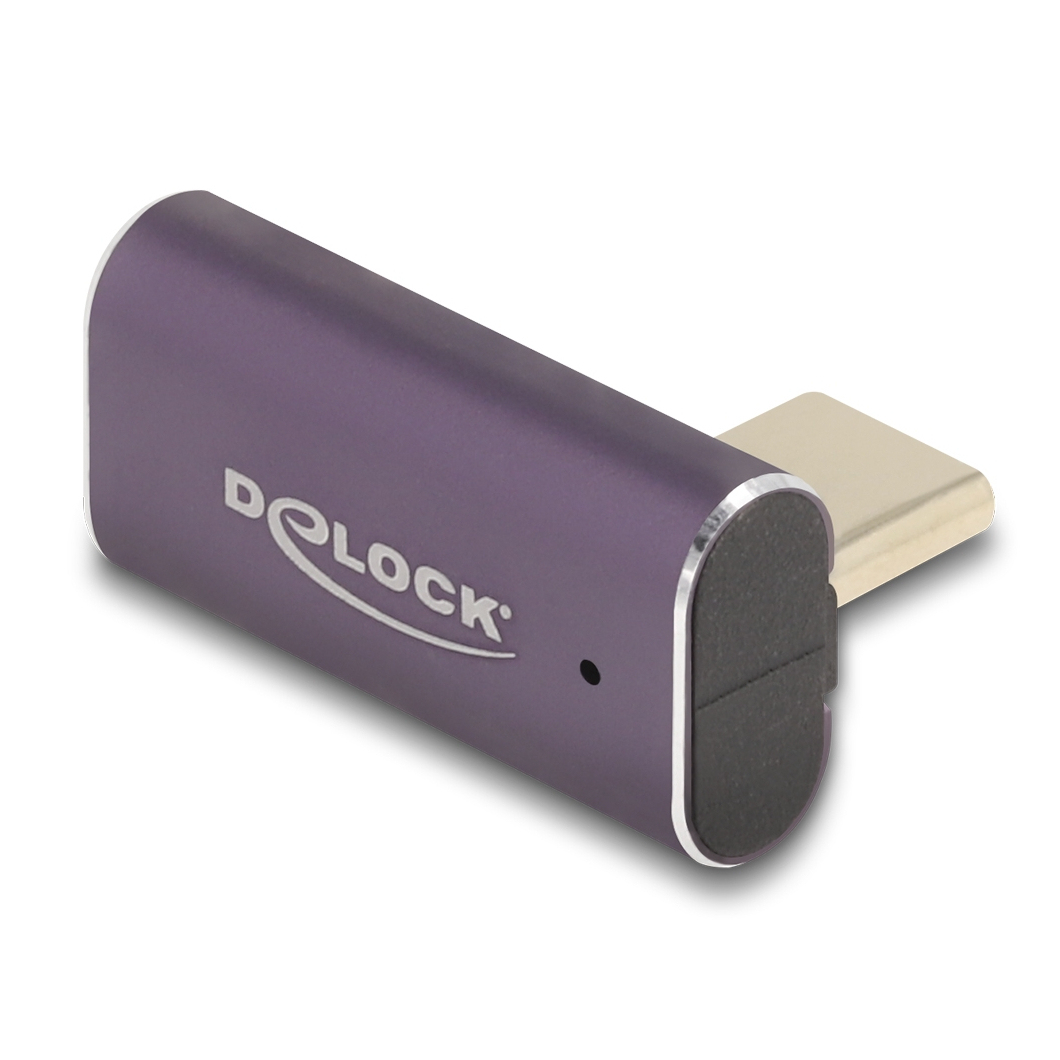 Un adattatore USB-C Delock viola. L'adattatore è su una superficie bianca. L'adattatore ha un contorno argentato e un inserto nero.