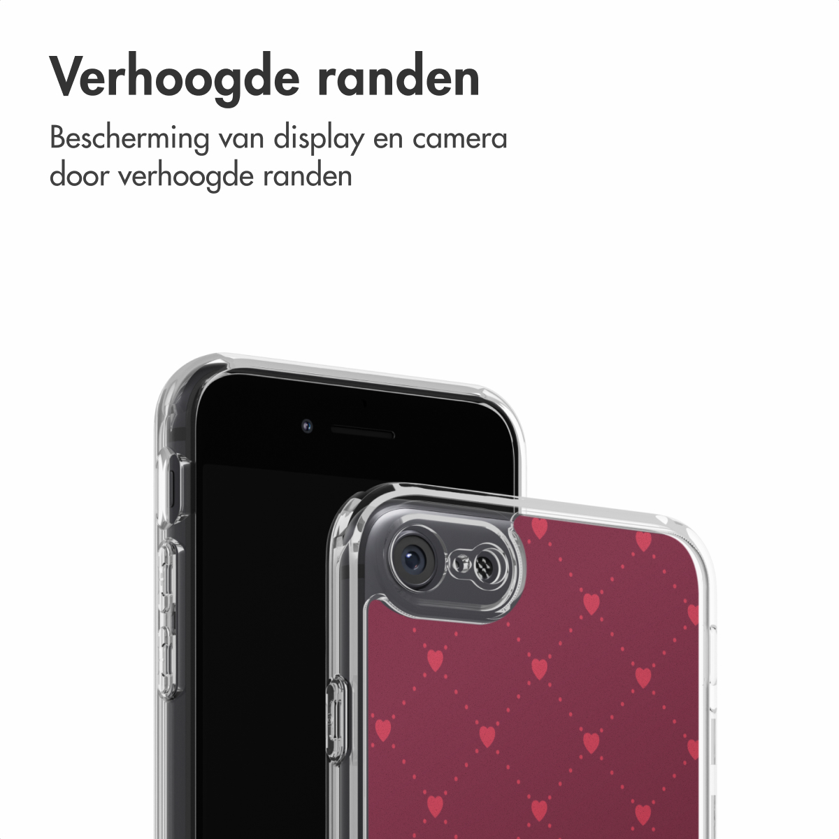 Un téléphone avec une coque transparente. La coque a un motif bordeaux de cœurs. Le téléphone est sur fond blanc.