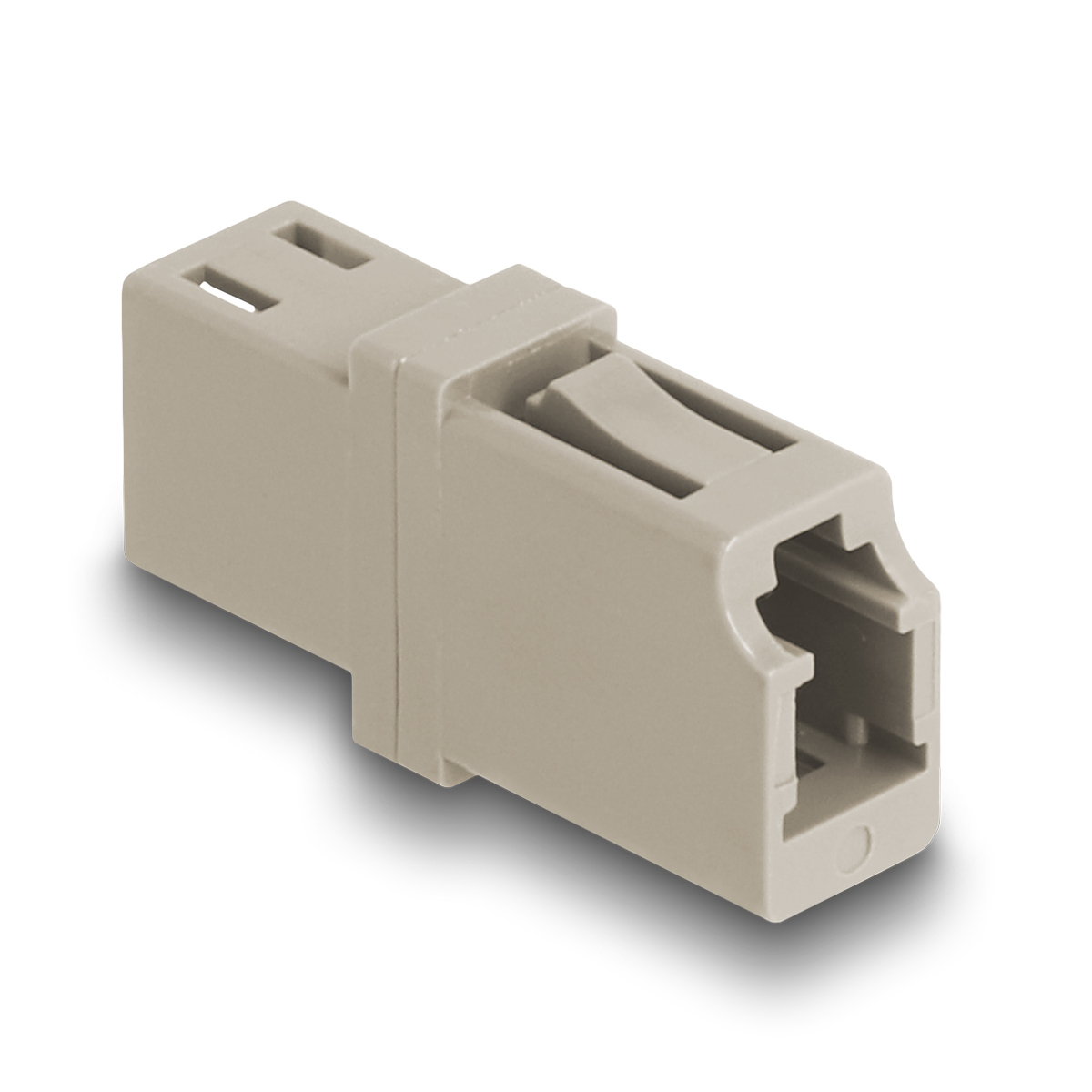 Un adattatore per connettore RJ45 beige su una superficie bianca. Ha una forma rettangolare con una linguetta sporgente e due fessure sulla parte superiore.