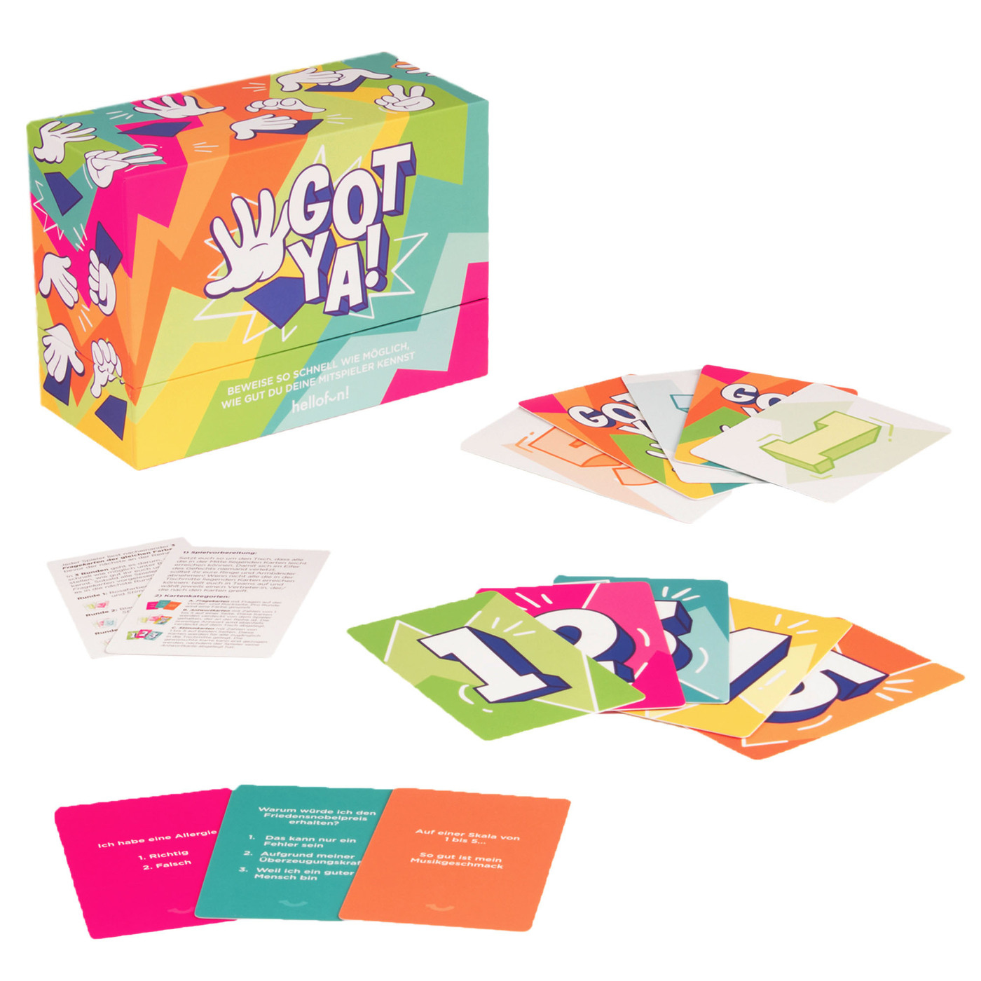Ein farbenfroher Brettspielkasten mit Karten. Auf der Box steht 'GOT YA!'. Die Karten sind grün, orange und rosa, mit Zahlen und Fragen.
