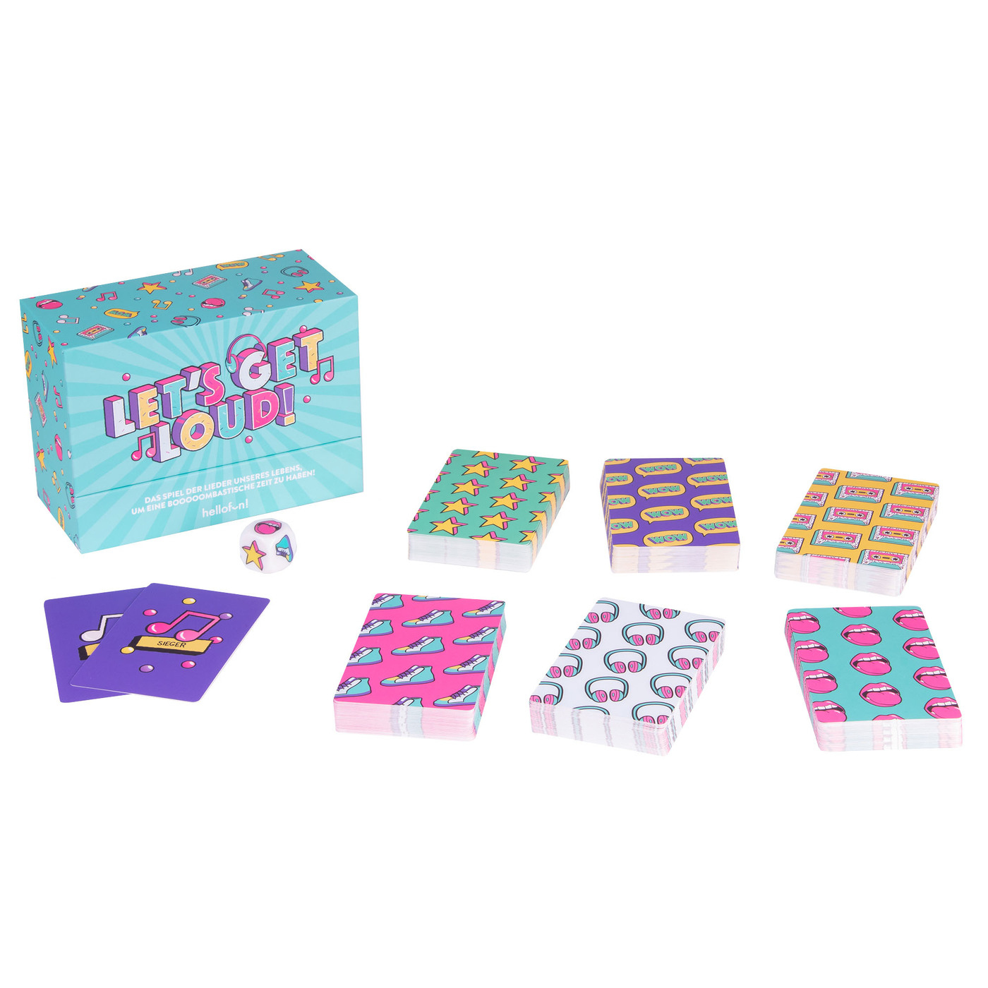 Une boîte de jeu intitulée 'Let's Get Loud !' avec divers jeux de cartes représentant des étoiles, des écouteurs et des cassettes. Un dé et des cartes sont également présents.