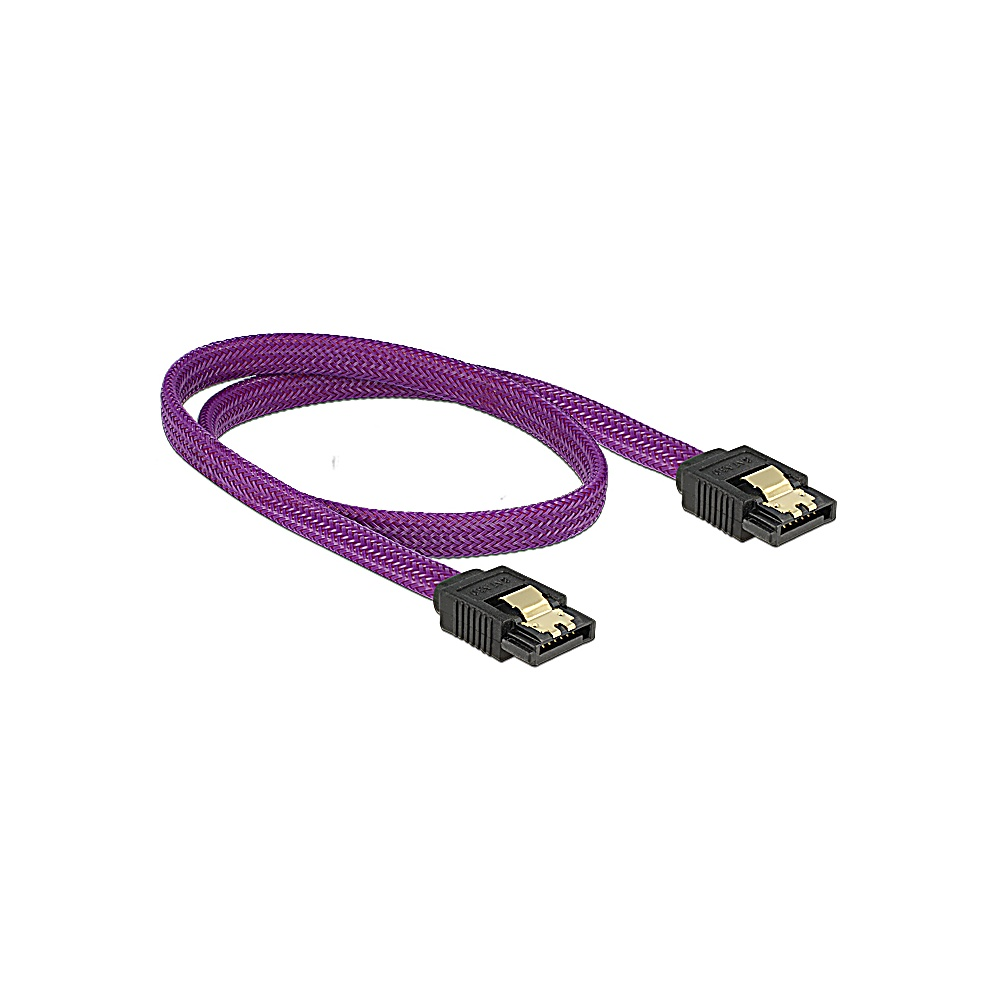 Un cavo SATA viola con connettori neri su una superficie bianca. Il cavo è intrecciato e i connettori hanno dettagli dorati.