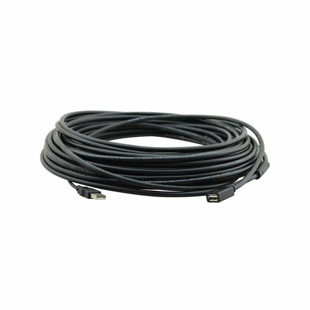 Un cavo USB nero arrotolato su una superficie bianca. Sono visibili due connettori USB.