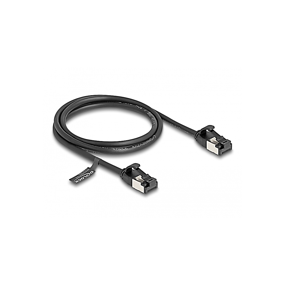 Czarny kabel sieciowy ze srebrnymi złączami leży na białej powierzchni. Kabel jest zapętlony i ma etykietę z napisem 'D-Link'.