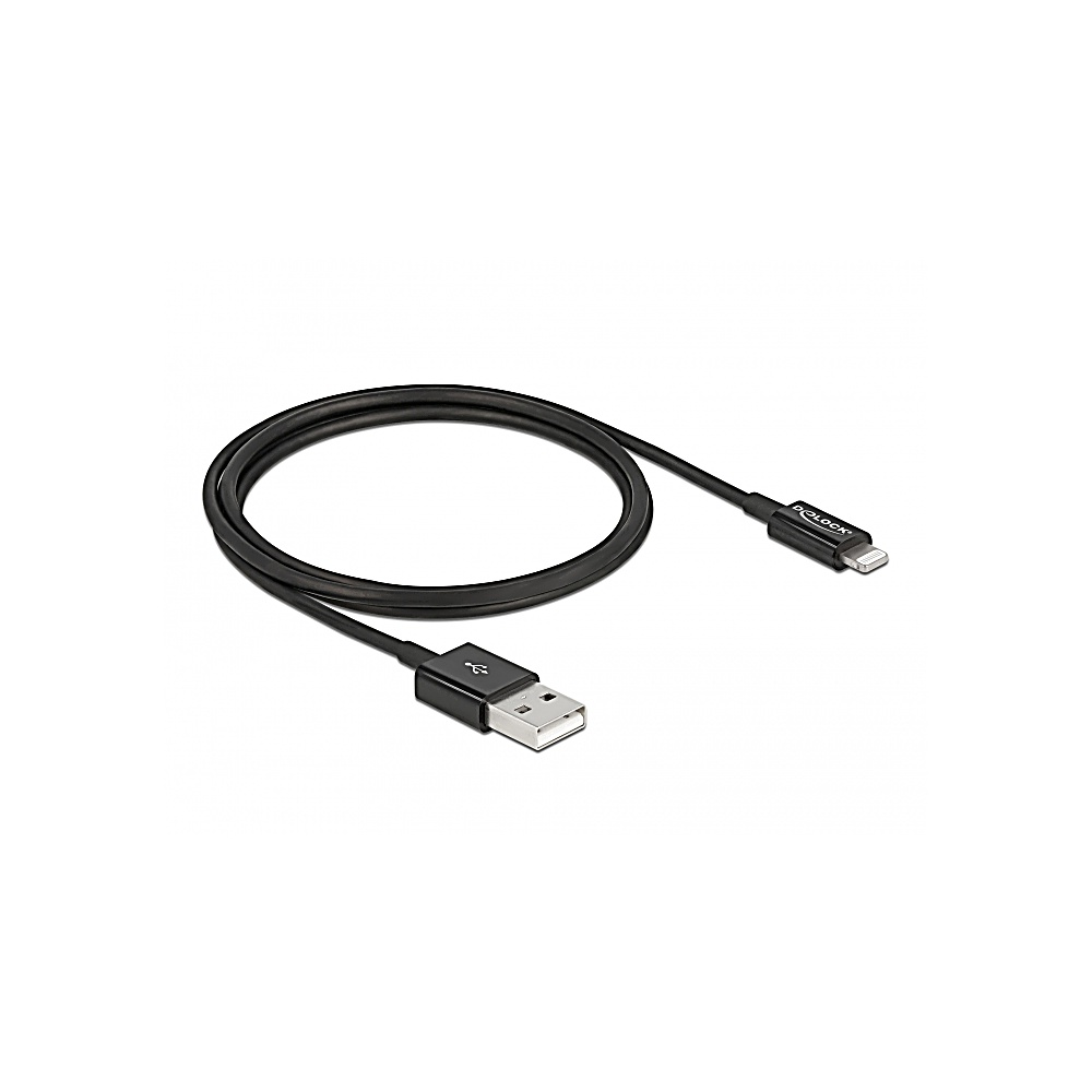 Un cavo di ricarica USB nero con un connettore USB-A e un connettore Lightning, arricciato su una superficie bianca.