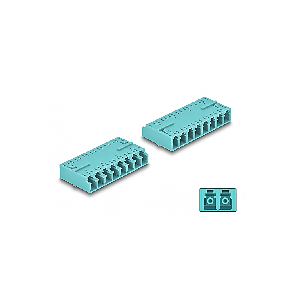 Tre connettori elettrici turchesi su sfondo bianco. Due più grandi, uno più piccolo. Tutti con più fessure.