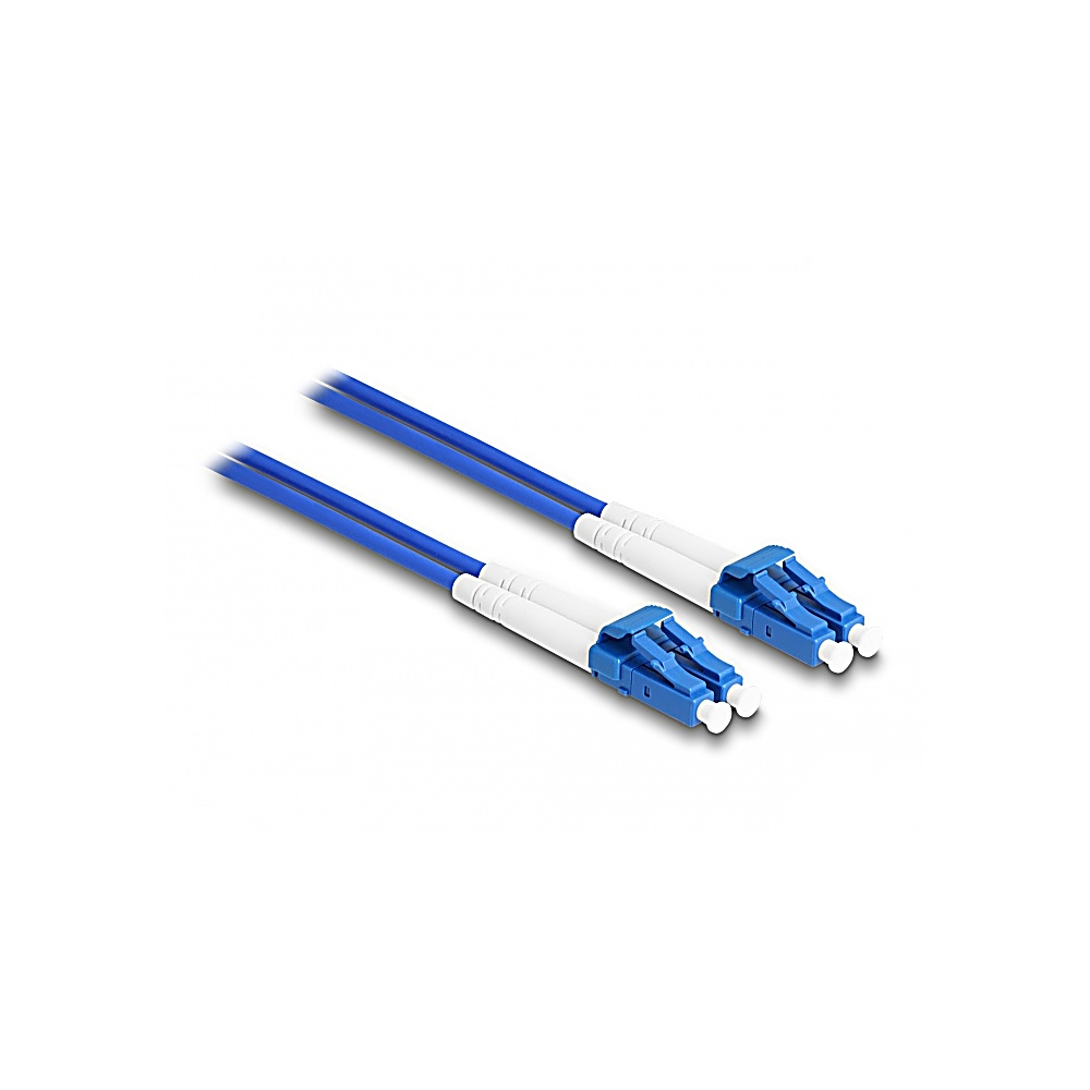 Due cavi in fibra ottica blu con connettori bianchi e blu, su una superficie bianca.