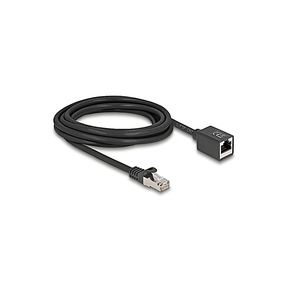 Un cavo Ethernet nero con connettori a entrambe le estremità. Un connettore è una porta quadrata, l'altro una spina.