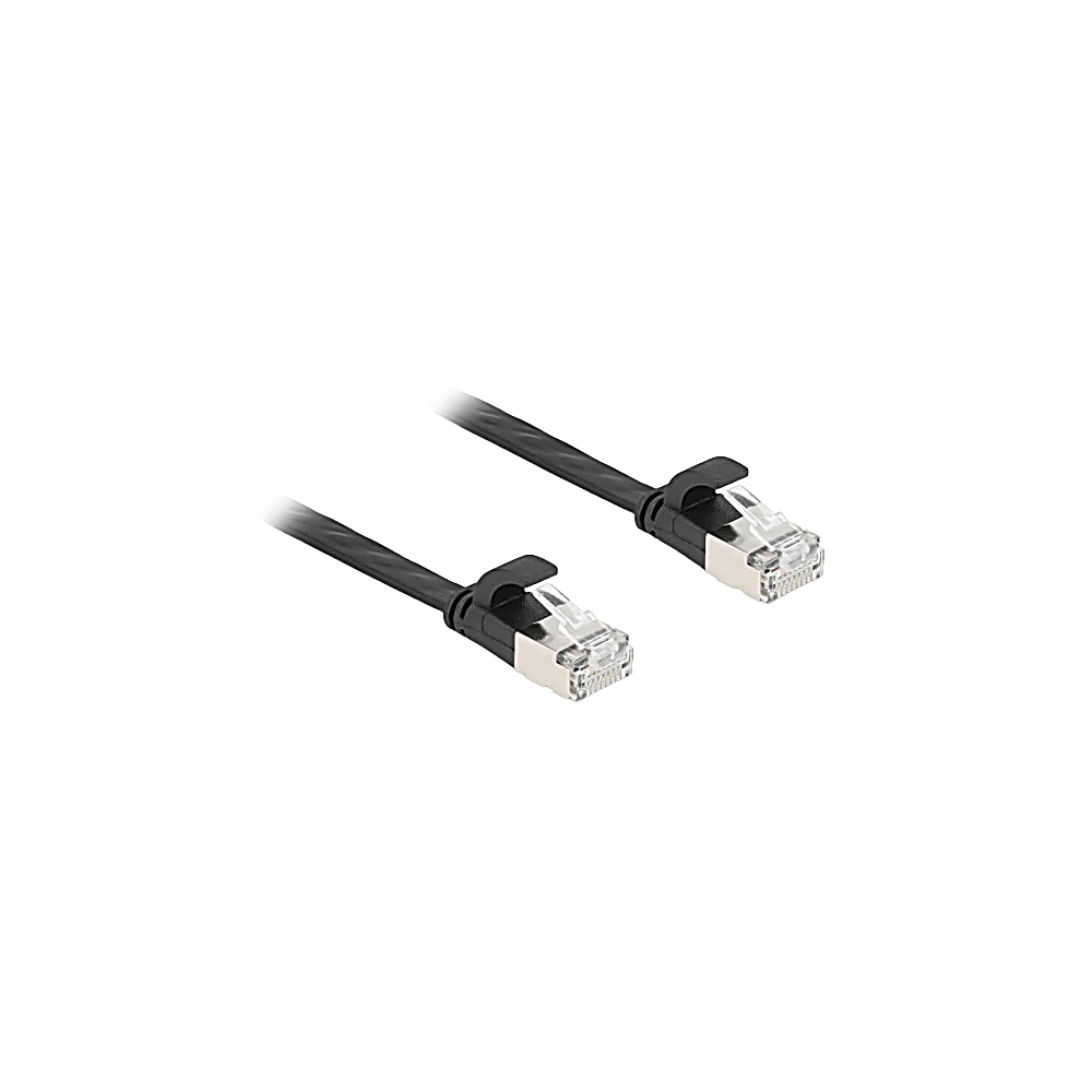Due cavi Ethernet neri con connettori argentati su sfondo bianco. Ogni cavo ha una clip nera.