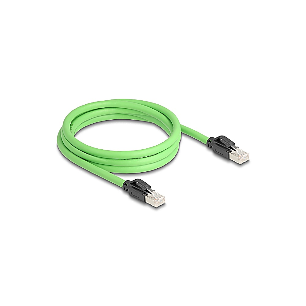 Un cavo Ethernet verde arrotolato con connettori neri a ciascuna estremità, appoggiato su una superficie bianca. Lo sfondo è bianco.