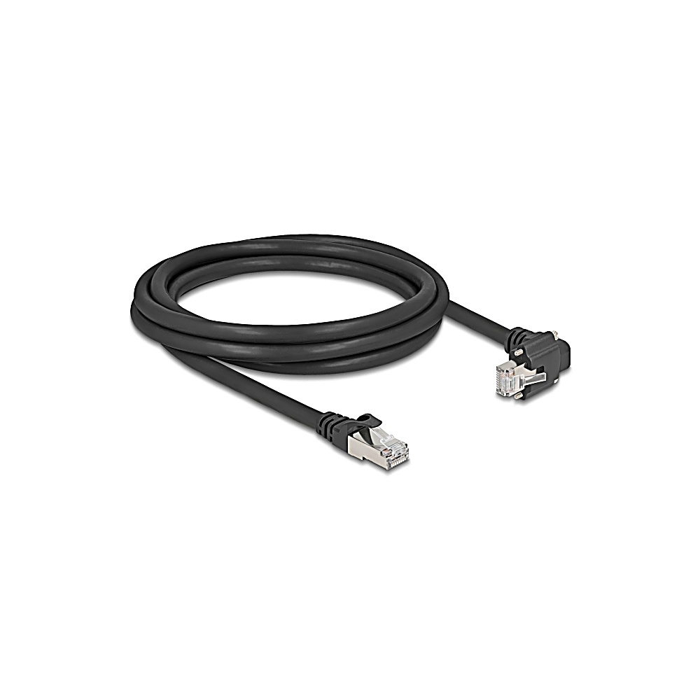 Un cavo Ethernet nero arrotolato, con due connettori. Un connettore è dritto, l'altro angolato. Sfondo bianco.