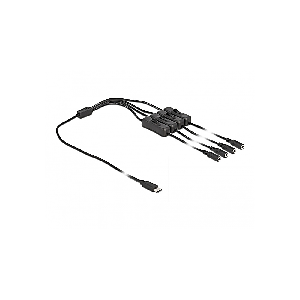 Un cavo USB nero con più connettori di uscita. Sono visibili quattro connettori femmina CC e un connettore USB-C.