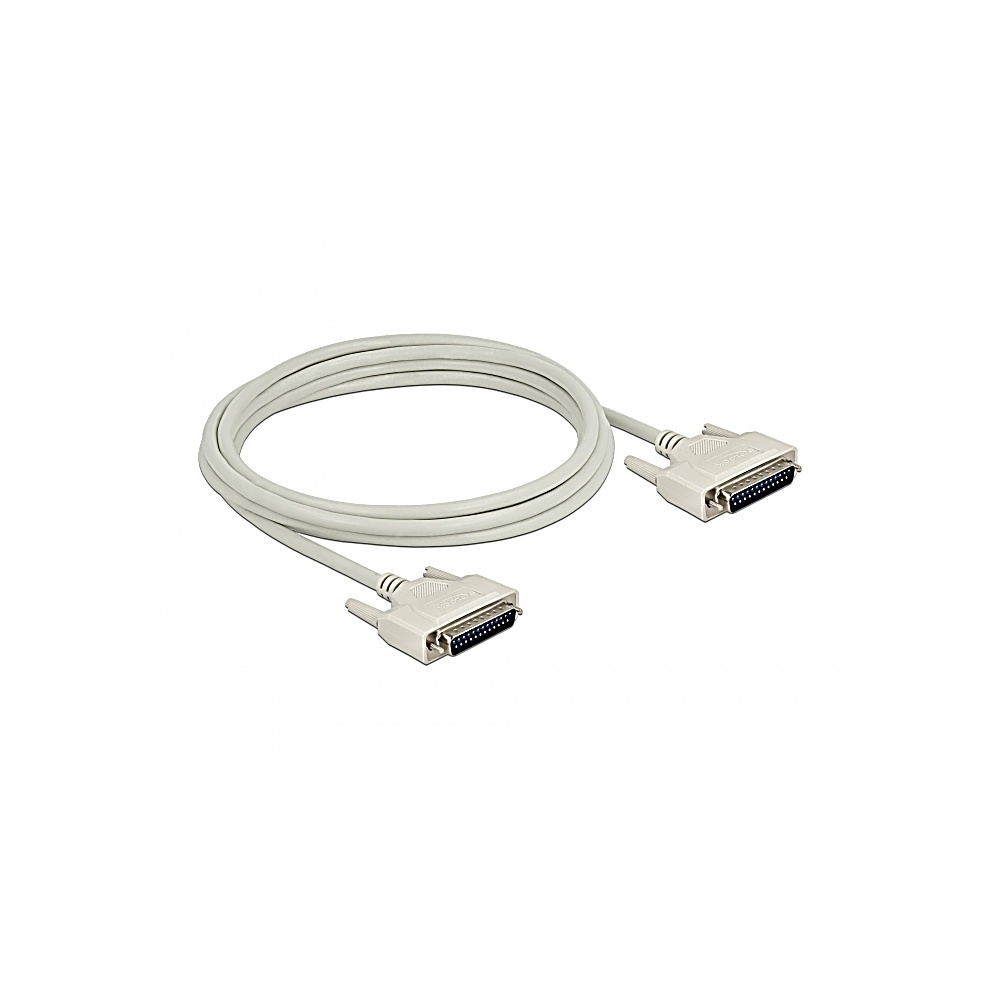 Un cavo grigio per computer con due connettori giace su una superficie bianca. Il cavo è ad anello, i connettori sono a ciascuna estremità.