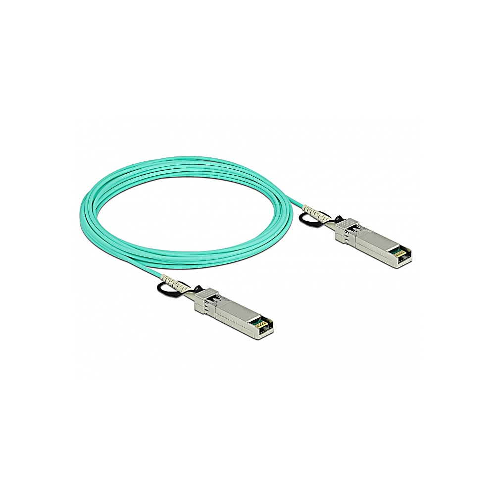 Un cavo in fibra ottica turchese con connettori argentati. Il cavo è ad anello e lo sfondo è bianco.