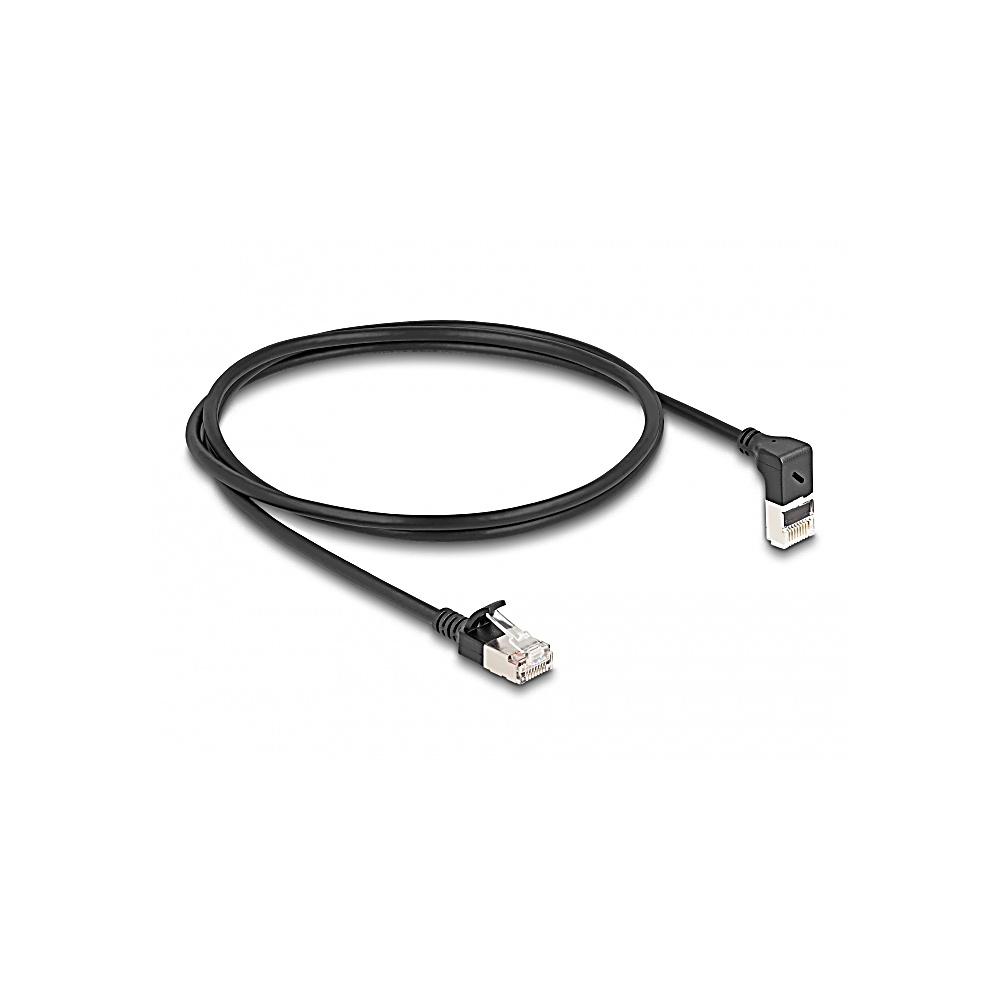Un cavo Ethernet nero con connettori angolati e diritti, su una superficie bianca. Il cavo è ad anello.